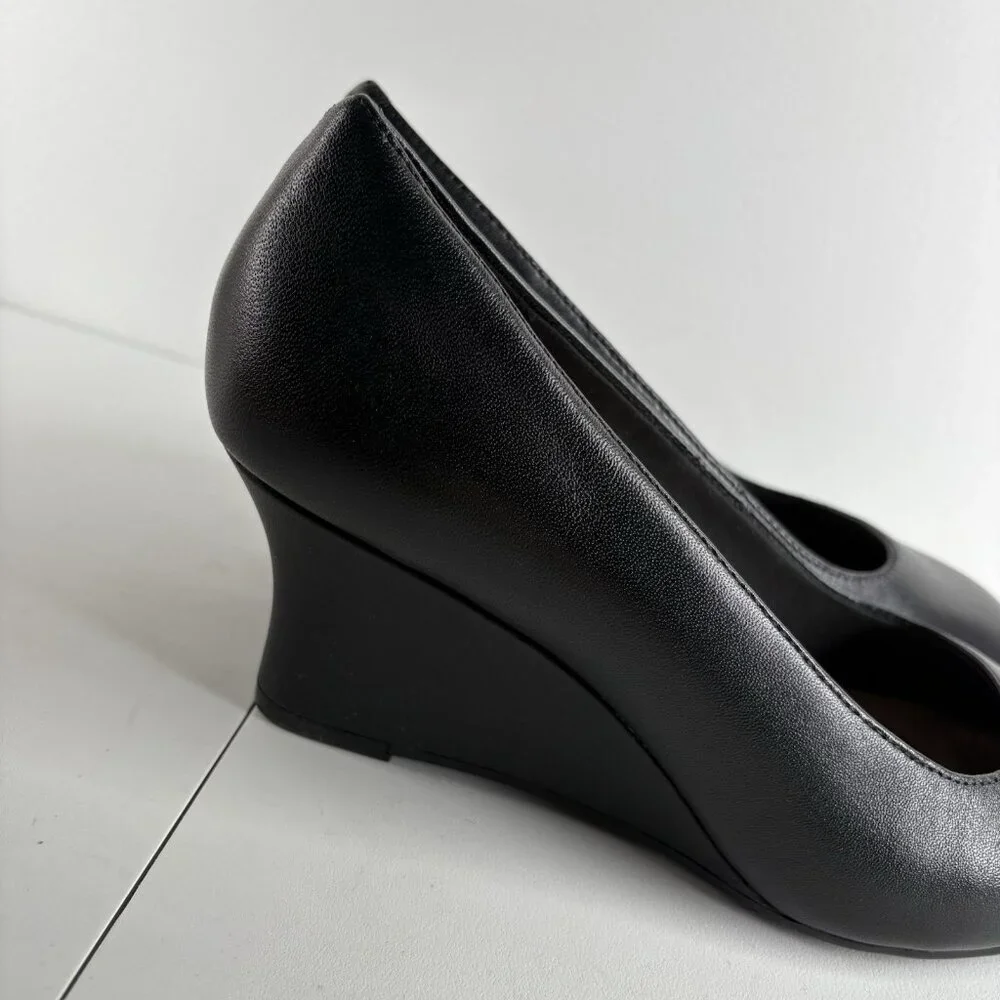 Clarks Collection Women 9.5M Black Leather Comfort Olivette Pearl Wedge Pump NWB
